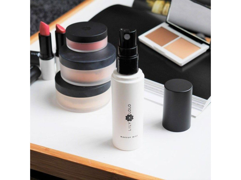 Lily Lolo Makeup Mist – Spray σταθεροποίησης μακιγιάζ με ενυδατική δράση