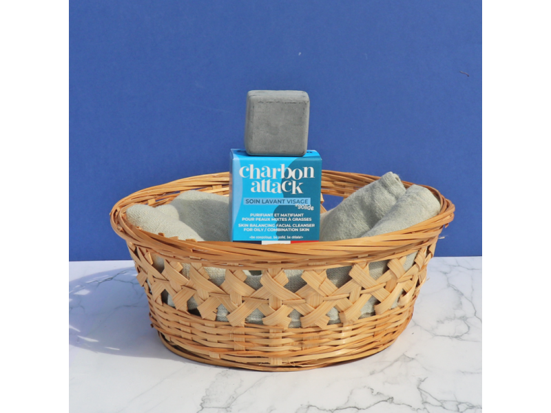 Lamazuna Solid Facial Cleanser Carbon Attack – Φυσικό Στερεό Καθαριστικό Προσώπου Με Ενεργό Άνθρακα Για Λιπαρή Επιδερμίδα