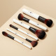 Lily Lolo Blush Brush – Γωνιακό πινέλο για ρουζ & contour