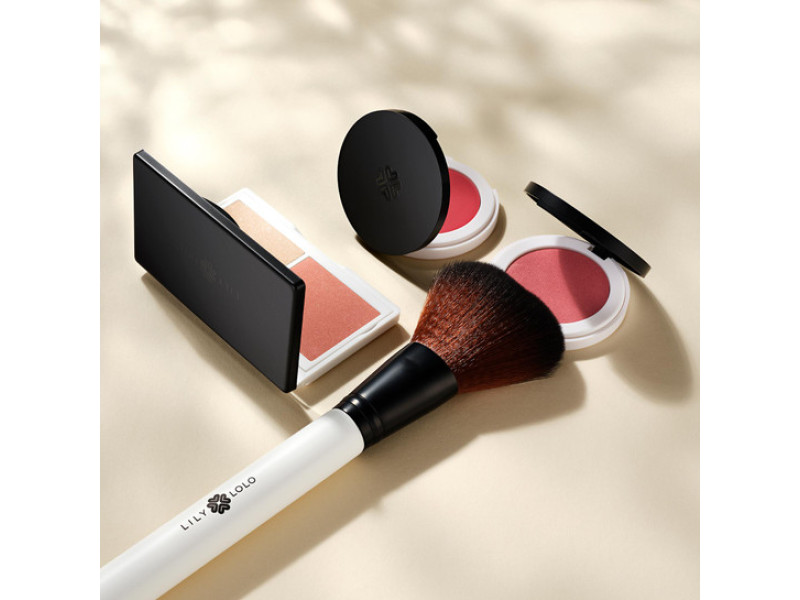 Lily Lolo Powder Brush – Vegan πινέλο πούδρας για ομοιόμορφη εφαρμογή