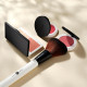 Lily Lolo Powder Brush – Vegan πινέλο πούδρας για ομοιόμορφη εφαρμογή