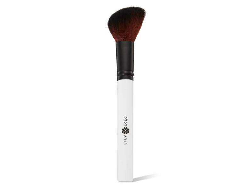 Lily Lolo Blush Brush – Γωνιακό πινέλο για ρουζ & contour